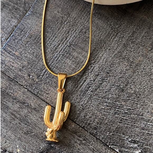 NEW Gold Cactus Pendant Layering Necklace - Picture 7 of 15